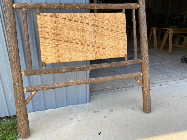 Cama de tamaño completo vintage de tronco rústico de nogal americano  Foto 2 de 4