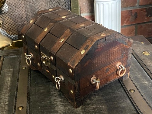 Small Vintage Wood Pirate Treasure Chest Jewelry Box with Rings Gold MCM - Picture 2 of 8