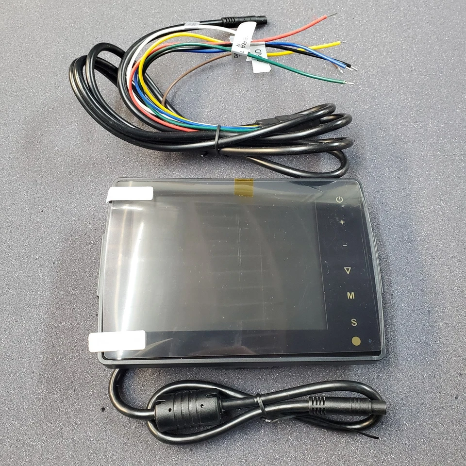 RVS Monitor Systems 2.4G Digital Color 5.6-inch LCD Wireless RVS-5FLW - Image 2 of 4