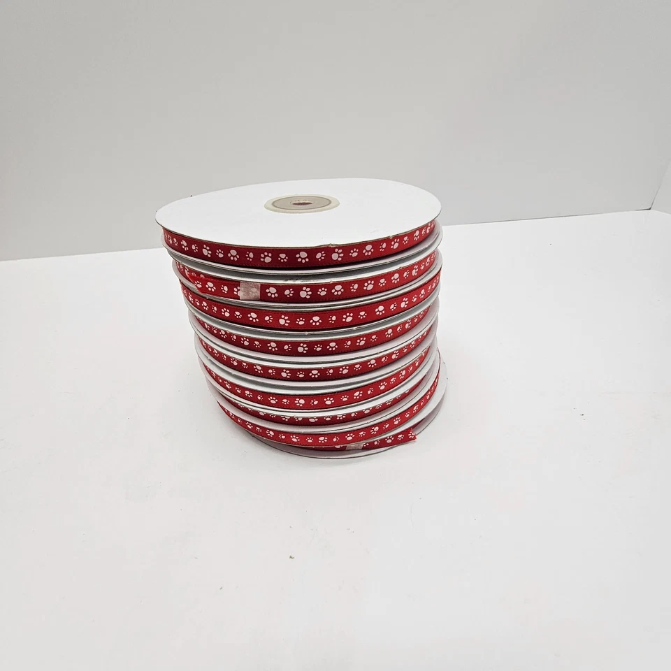 Cinta con estampado de pata de satén de una sola cara 1/4" roja con estampado de pata blanca - rollo de 50 yardas Foto 3 de 4