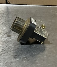 ALLEN-BRADLEY PILOT LIGHT AMBER CAT. 800T-Q10/ SER.T 120Vm W/O CAP