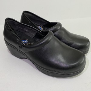 dr scholls nursing clogs