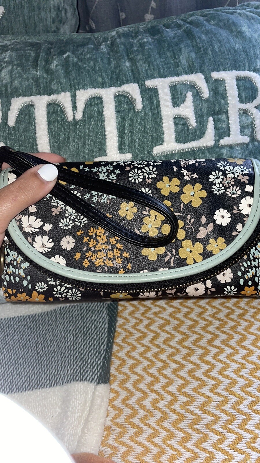 Slim Minimalist RFID Blocking Leather Wallet for Men & Women  -image