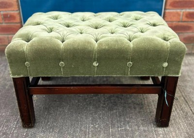 Klassischer georgianischer Stil Chesterfield geknöpft Velours Landhaus Fußhocker