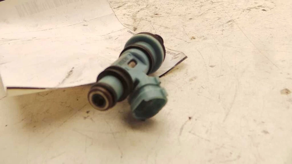 01-05 LEXUS IS300 3.0L 6CYL INJETOR DE COMBUSTÍVEL - Imagem 2 de 4