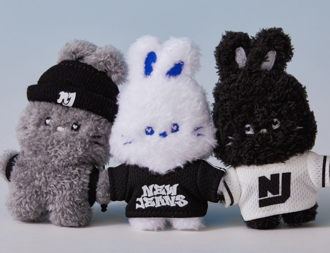 NewJeans Bunini Mini Costume Keyring Black | eBay