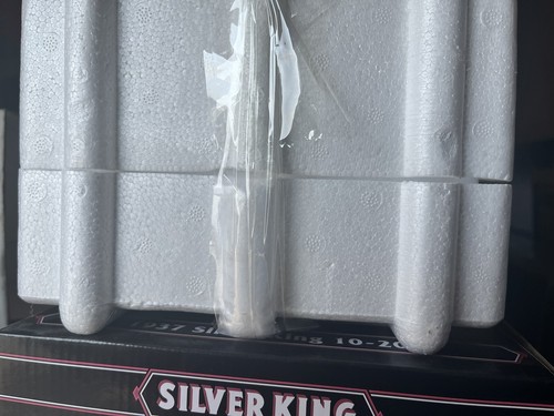 SpecCast Silver King 10-20 resin farm tractor 5th In Series 1/16 NIB TAPE UNCUT - Picture 3 of 3
