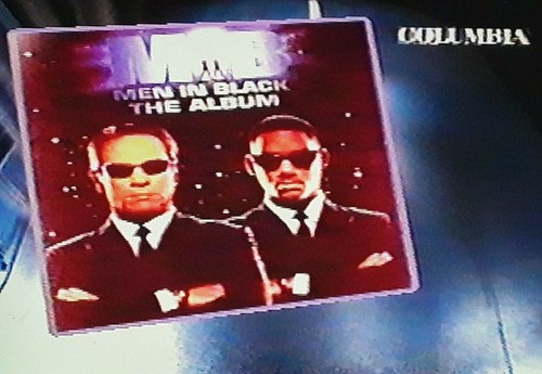 Men In Black Will Smith Tommy Lee Jones Linda Fiorentino Barry Sonnenfeld Aliens - Picture 3 of 9