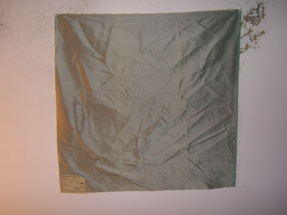 Highland Court "Colores Sólidos" restos 100% seda, varios colores Foto 2 de 4