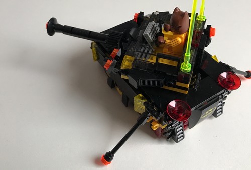 LEGO DC COMICS SUPER HEROES BATMAN TUTA GIALLA + CARRO ARMATO - tutti i pezzi originali lego - Foto 5 di 8