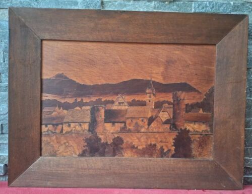 Tableau EN marqueterie sur bois paysage village. Broche signée Clauss