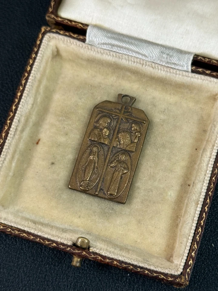 Vintage Catholic 4-Way Medal Cruciform Sacred Heart Jesus Miraculous Mary Christ - Image 4 of 4