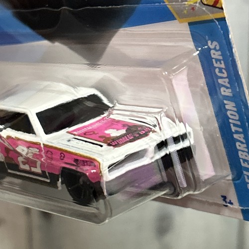2024 Hot Wheels '74 Brazilian Dodge Charger Women's Day - Picture 4 of 7