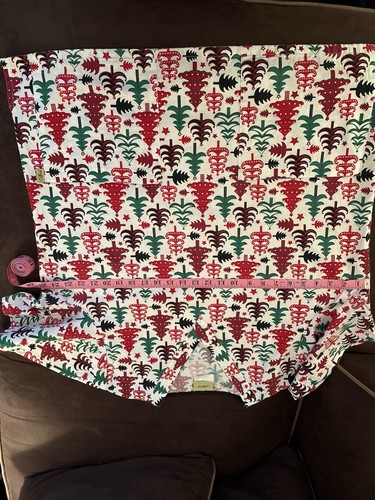 EUC Winter Holiday Christmas Trees Red Green Black Scrub Top Size XL - Picture 4 of 7