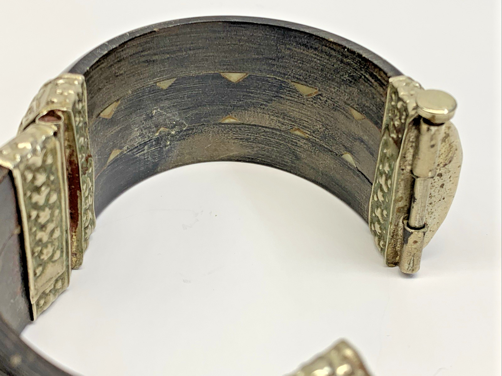 Vintage Silver Tone Hinged Bangle Statement Brace… - image 17