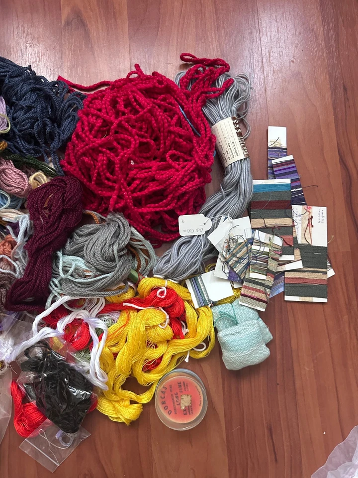 600g Bag of Mixed Wool and Craft Oddments - Image 4 of 4