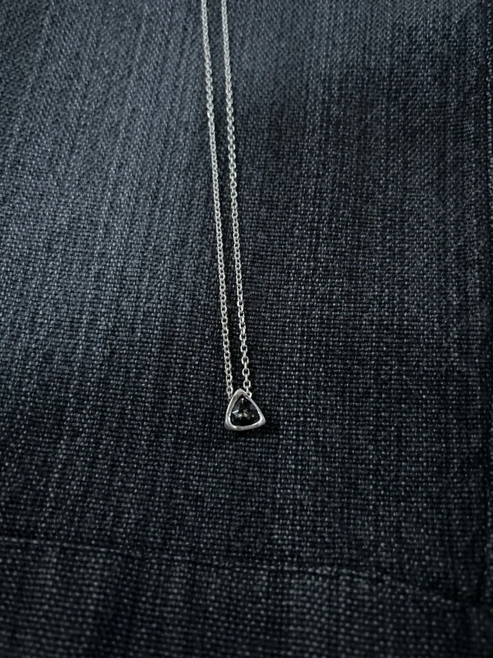 Collar Uno De 50 Elementos Único 10 pulgadas con Piedra Gris Oscuro Foto 3 de 4