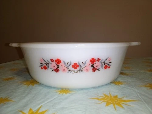 Vintage Fire King Primrose 1 1/2 Qt. Casserole Dish Milk Glass Anchor Hocking