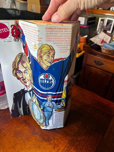 THE GREAT WAYNE GRETZKY 99 MATTEL DOLL 1983 - Picture 2 of 4