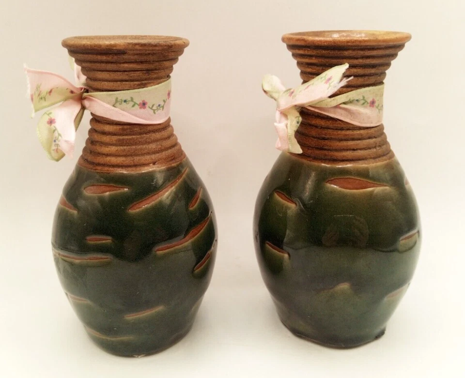 Jarrón de cerámica verde 2 Elegant Expressions de 5,5"" de alto Foto 3 de 4