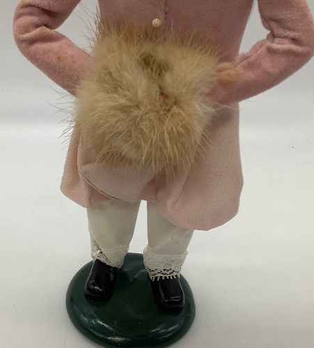 Byers’ chioce caroler girl with fur muff In Pink 1988 10” tall Christmas - Picture 3 of 7