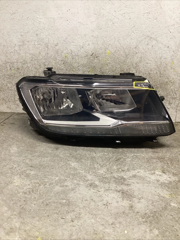 2018-2021 VOLKSWAGEN TIGUAN RIGHT RH PASSENGER SIDE HEADLIGHT HALOGEN OEM