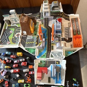 Galoob Micro Machines Fold-Out Van Carrying Case Playset w/ Vehicles 1991