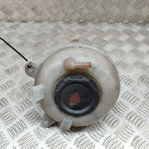 VOLKSWAGEN PASSAT B8 Ausgleichsbehälter 5Q0121407AA 1.6d 88kw 2017 27311844