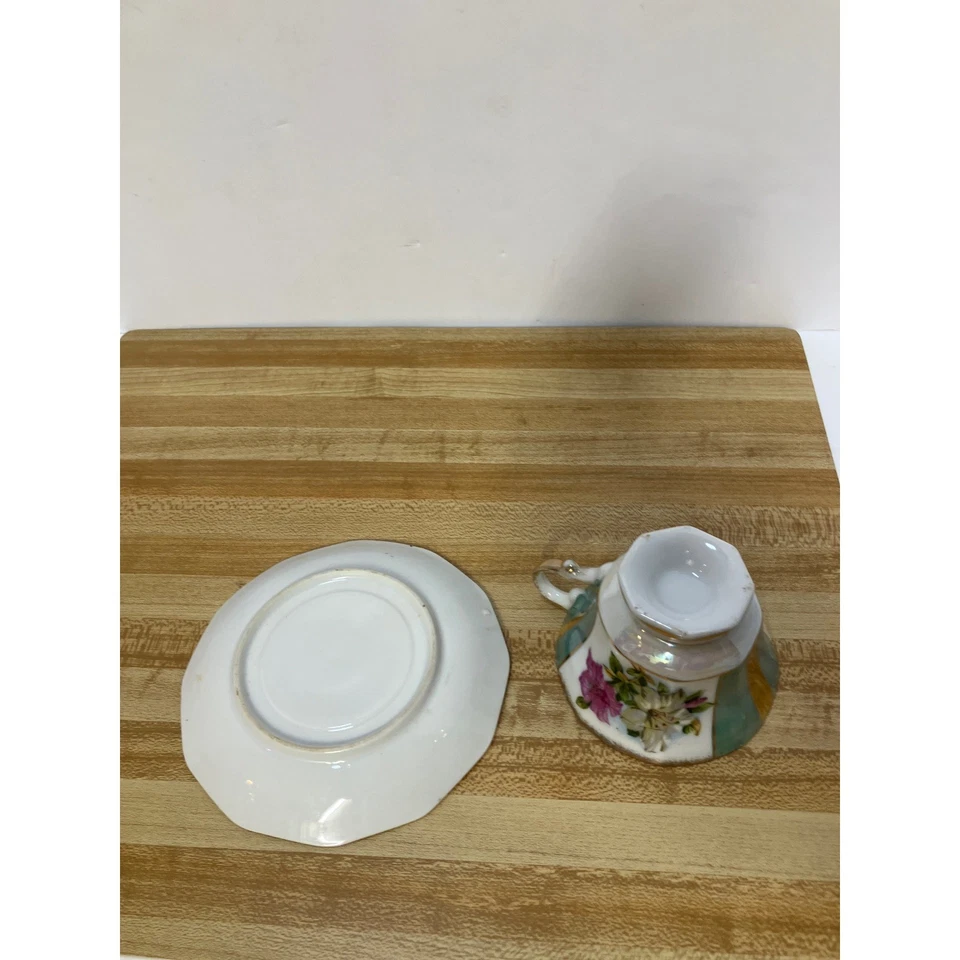 Juego de platillos vintage de taza de té floral iridiscente azul pastel con acento dorado Foto 3 de 4