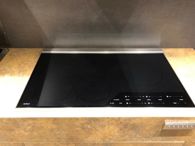Wolf Ci365c B Contemporary 5 Burner Induction Cooktop For Sale