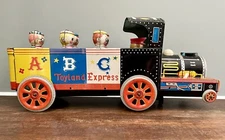 Vintage Tin Train TOYLAND EXPRESS w Little People JAPAN Trade Mark Modern Toys