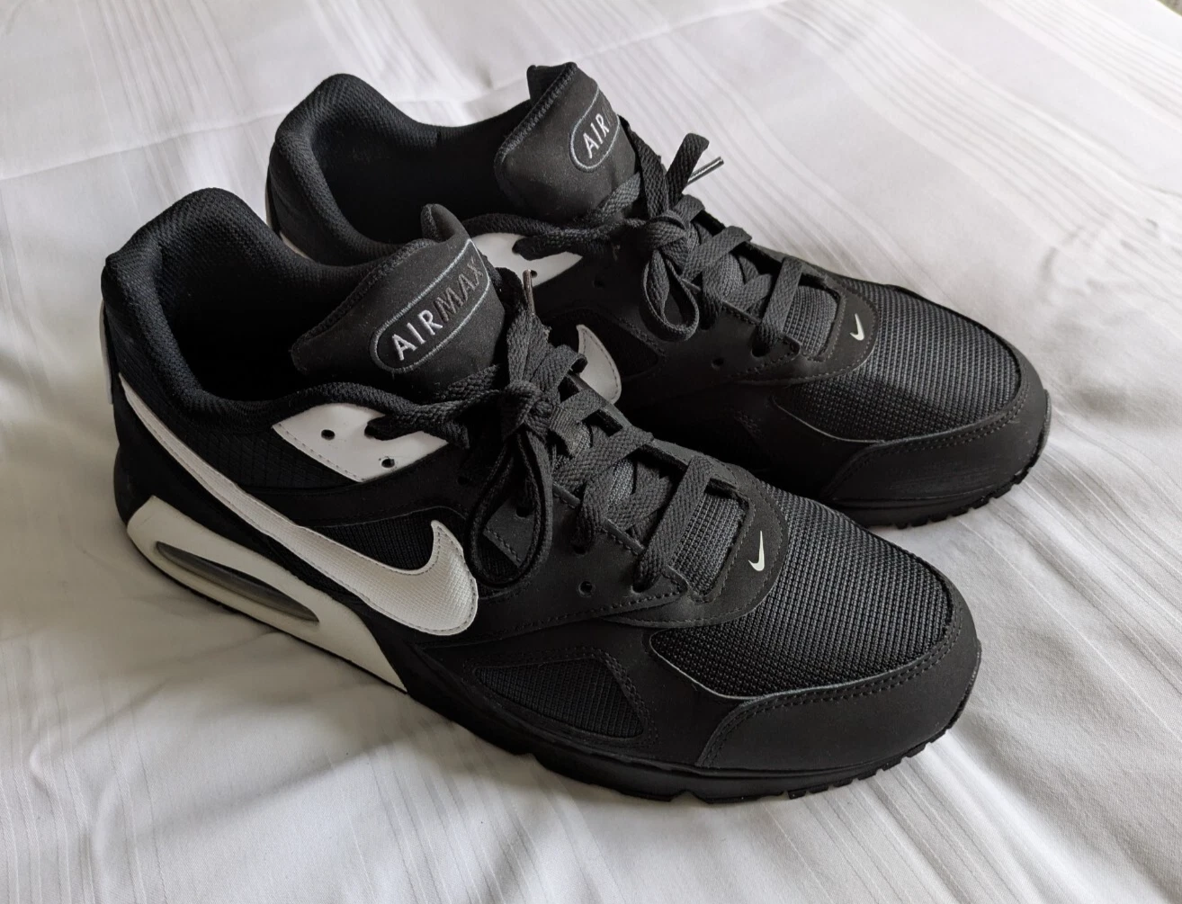 Nike Air Max IVO Scarpe da Ginnastica Uomo Nero Bianco UK11 580518 011 Ottime Condizioni