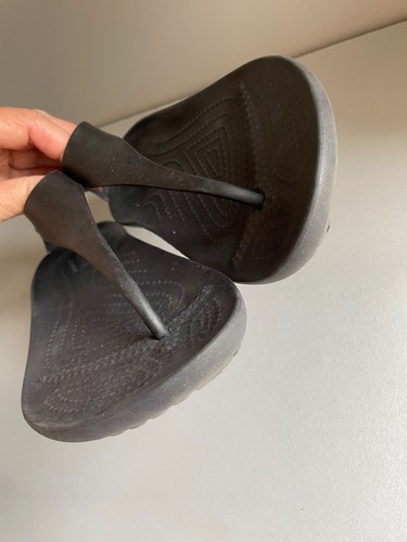 Crocs Serena Flip black thong pull on flat sandals W7 uk 5 eur 37-38 - Imagen 7 de 18