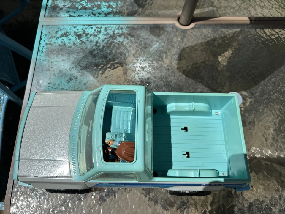 Pastilla de terciopelo azul Tonka Foto 3 de 4