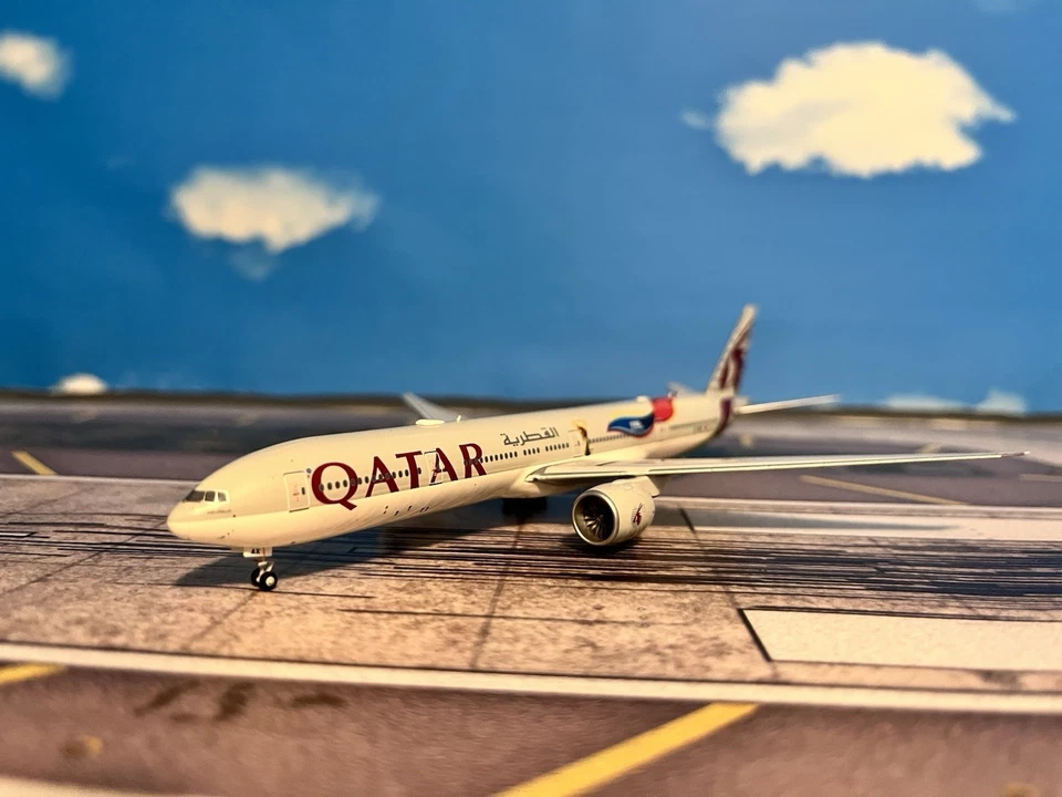 Qatar Airways FIFA Boeing 777-300ER 1/400 NG Model 73029 777 A7-BAX Doha - Image 3 of 4