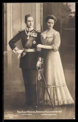 AK Prinz August Wilhelm von Preußen mit seiner Braut Alexandra Victoria von Sch 