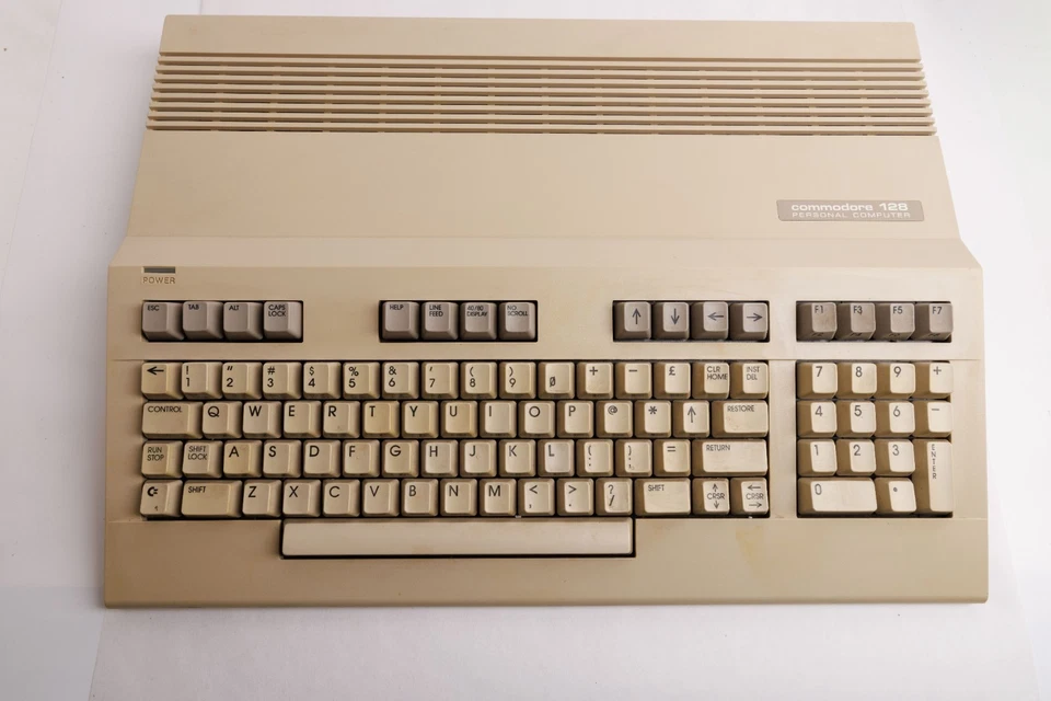 Computadora personal Commodore 128 vintage en caja Foto 4 de 4