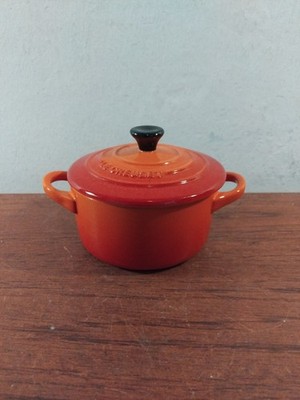 Le Creuset Mini Runde Cocotte 8 Oz Flamme/Orange Rot Gefrierschrank Kühlschrank Backofen mit Deckel