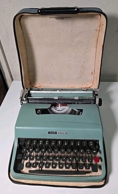 Vintage Olivetti Lettera 32 Portable Typewriter With Case & Cover Made In Spain