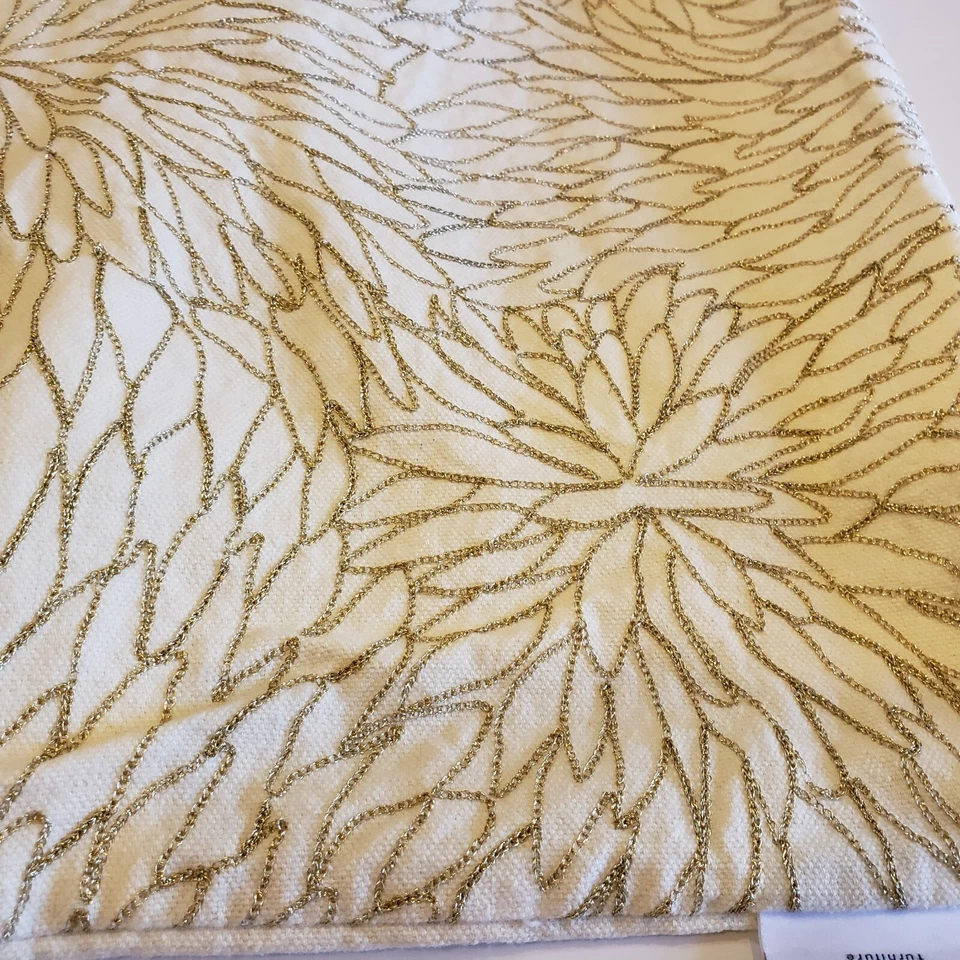 Fundas de almohada Calvin Klein CANTIDAD 2 flores de hilo metálico dorado amarillo pálido Foto 4 de 4