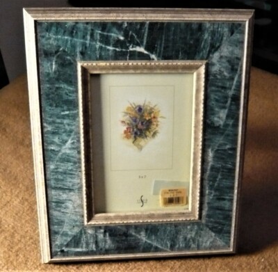 5 x 7 photo frame, Italian Wood by Studio Eightyfour. NEW ! very unique !