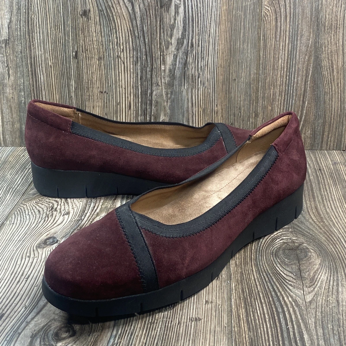 Maroon clarks sale