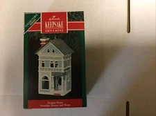 Hallmark Vintage 1990 No.7 of Nostalgic Houses Holiday Home