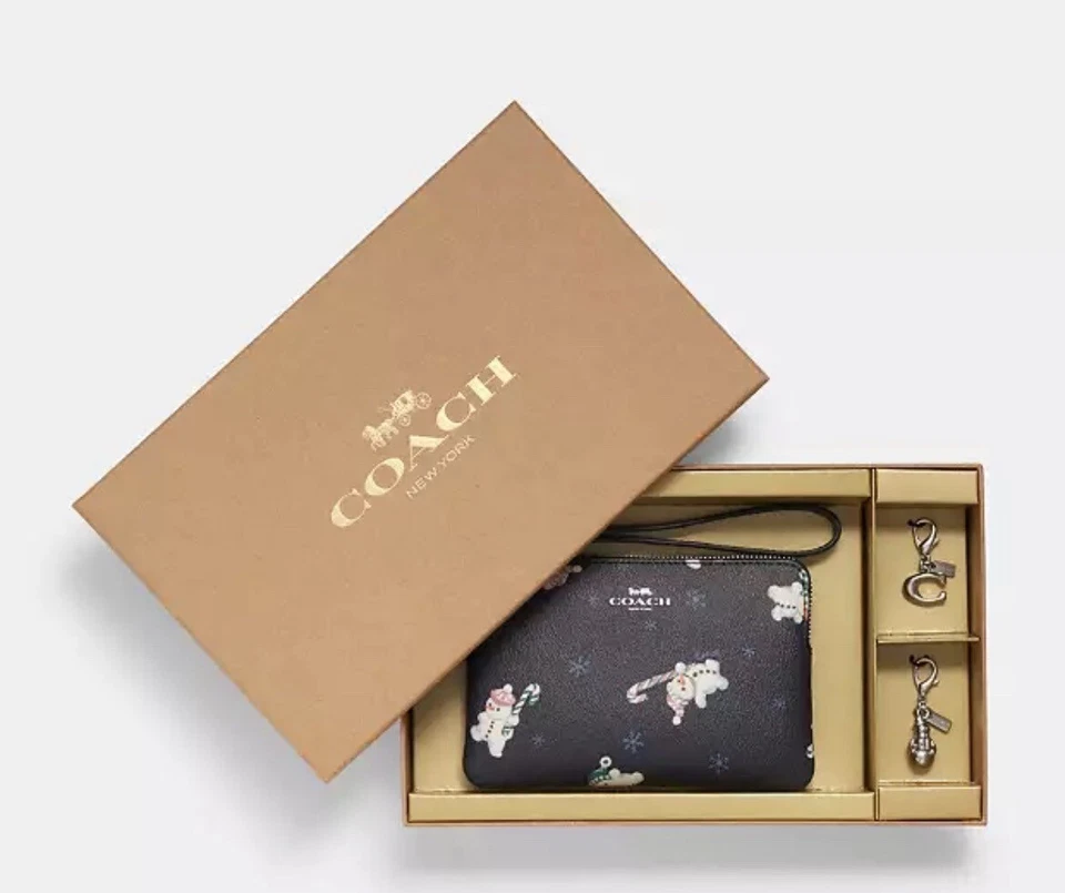 Muñequera Coach en caja con cremallera en la esquina con estampado de muñeco de nieve y dijes de bolso - azul medianoche Foto 2 de 3