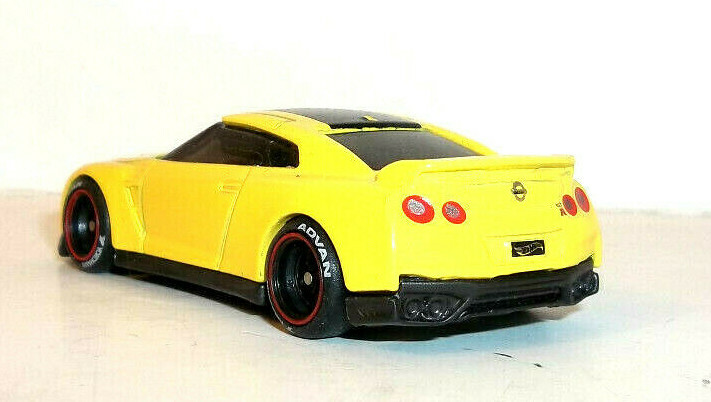 ホットウィール　17 NISSAN GT-R (R35) Amazon.co.jp: ホットウィール(Hot Wheels) 1:64 RC – '17