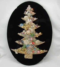 VINTAGE CHRISTMAS TREE COSTUME JEWELRY ART RHINESTONES ON BLACK VELVET MCM
