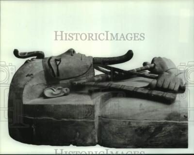 1987 Press Photo Coffin lid of Ramesses the Great on exhibit in Memphis.
