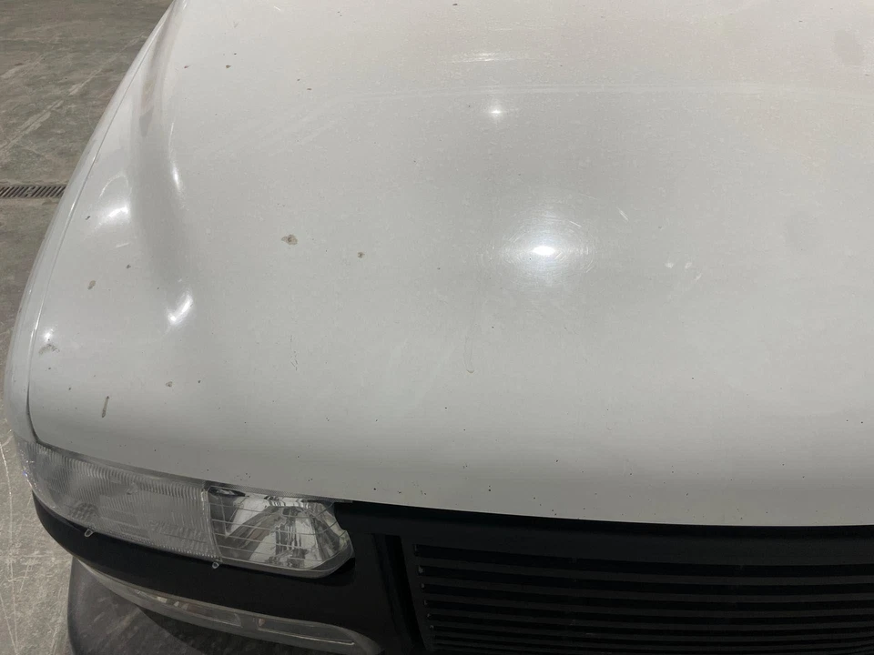 2000 - 2006 Chevy Tahoe Summit White-50U Hood Panel *(Dents) Foto 4 de 4