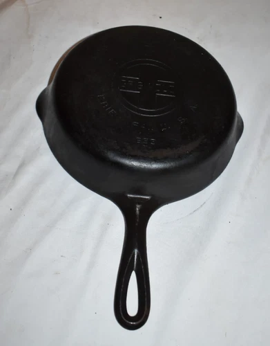 VINTAGE GRISWOLD No 6 CAST IRON FRYING PAN SKILLET  #699 E Large Block Logo USA