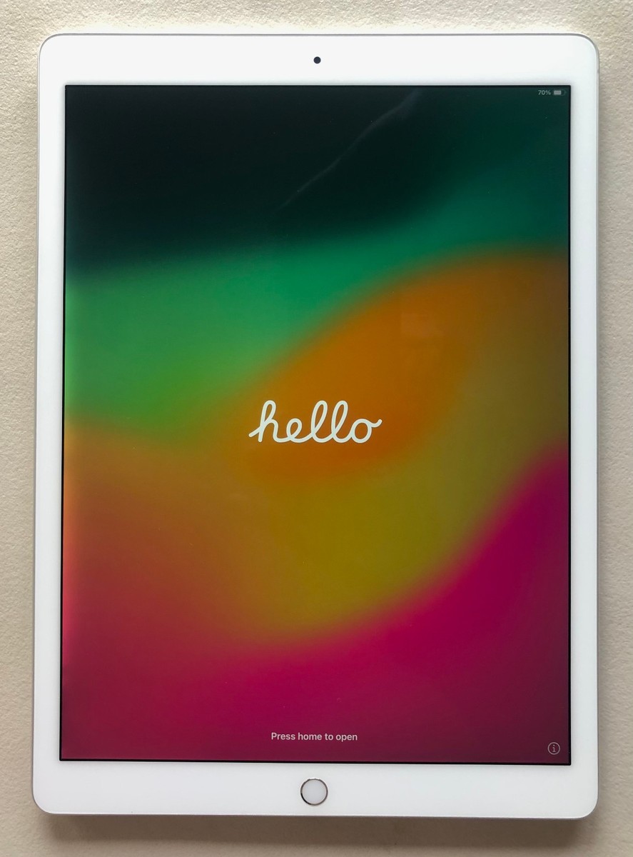 Apple iPad Pro 12.9” 2nd Gen -256GB, Wi-Fi AND Apple pencil